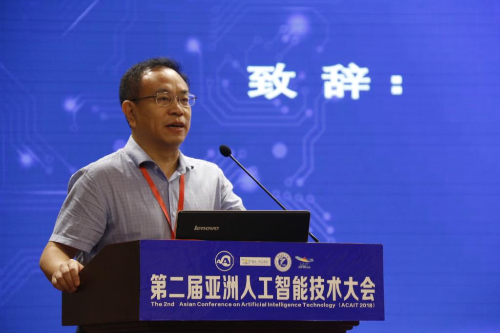 重庆两江人工智能学院首任院长的刘宏教授详细介绍了学院的筹建规划和发展蓝图