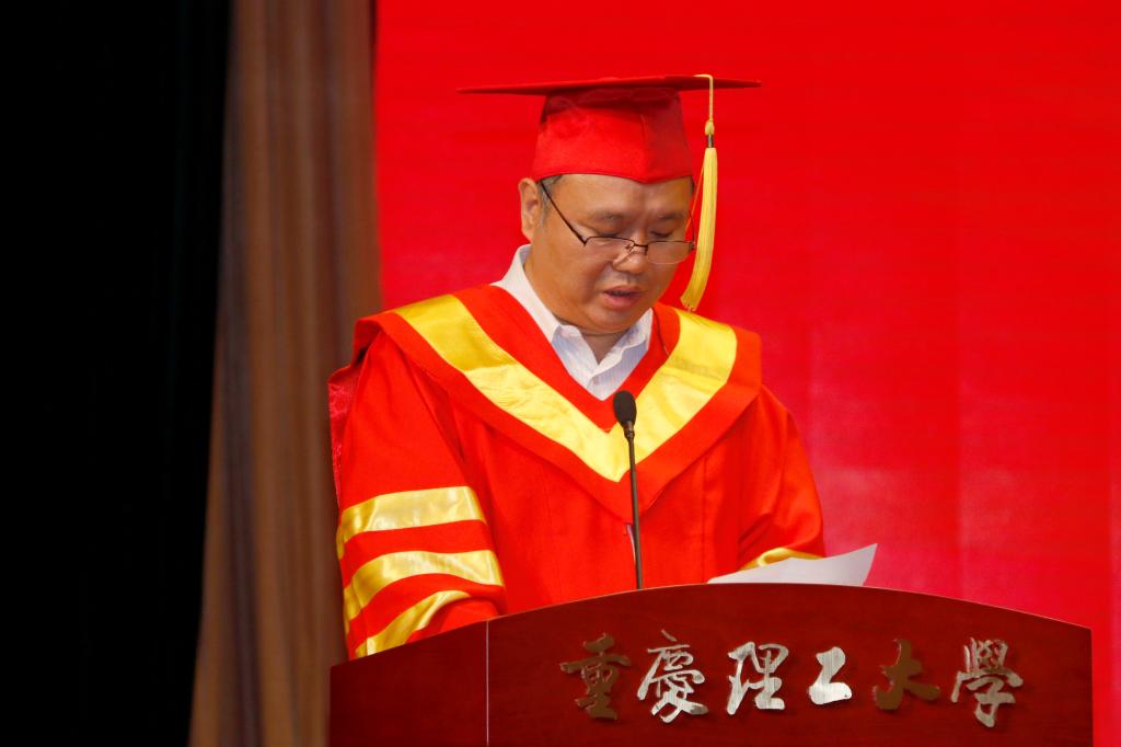 校学位评定委员会主席、校长石晓辉寄语毕业生